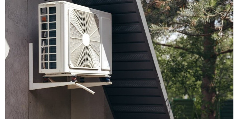 Zagrożenia związane z nieodpowiednim montażem klimatyzacji - czego należy unikać przy instalacji, aby ograniczyć ryzyko awarii?