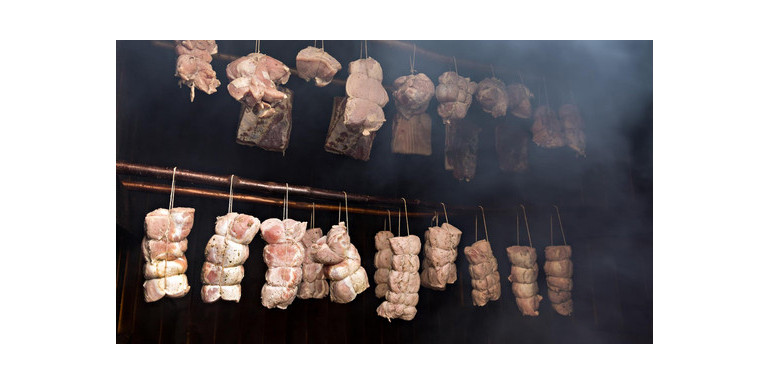 Wędzenie na zimno czy na gorąco - którą metodę wybrać?