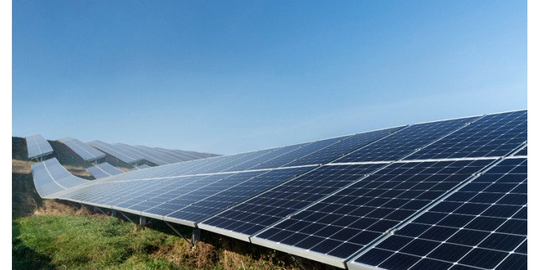 Sposoby montażu paneli fotowoltaicznych na płaskiej powierzchni