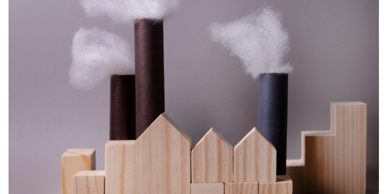 Jaki jest cel monitorowania emisji spalin w systemach kominowych?