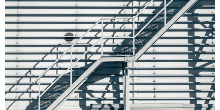 Jak dbać o modułowe schody metalowe: wskazówki i triki