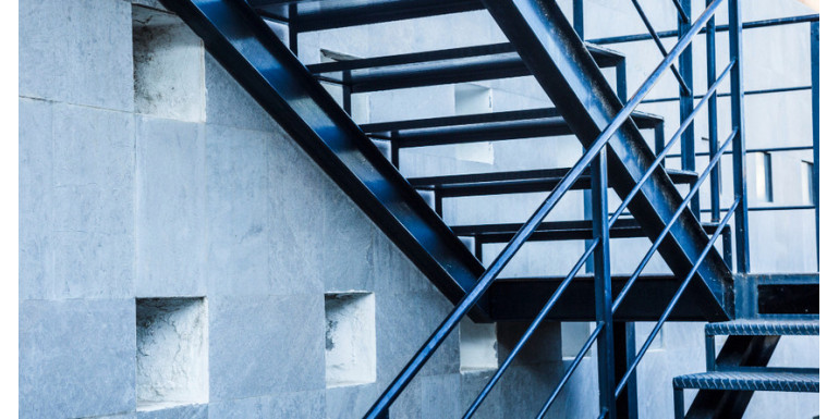 Rodzaje stopni schodowych z metalu i ich przeznaczenie